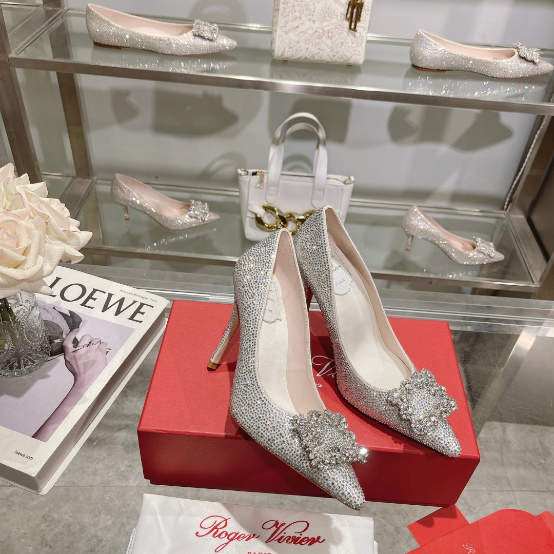 Roger Vivier’s Iconic Flower Strass High Heels for Powerful Women - 图片 4