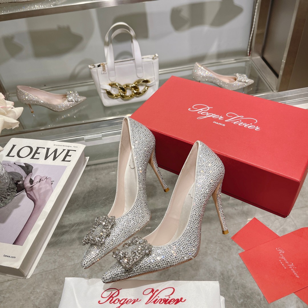 Roger Vivier’s Iconic Flower Strass High Heels for Powerful Women - 图片 5
