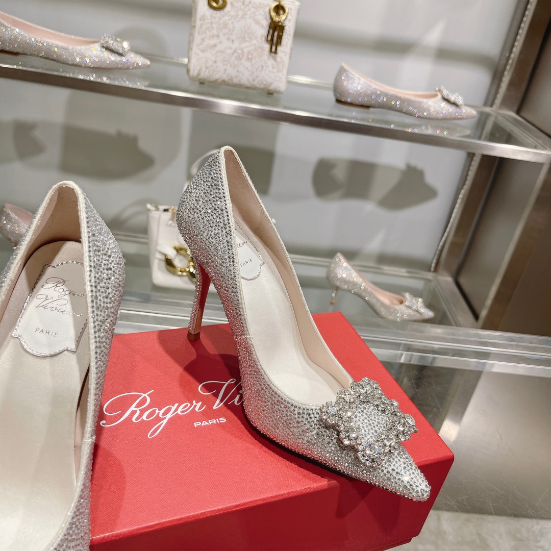 Roger Vivier’s Iconic Flower Strass High Heels for Powerful Women - 图片 6