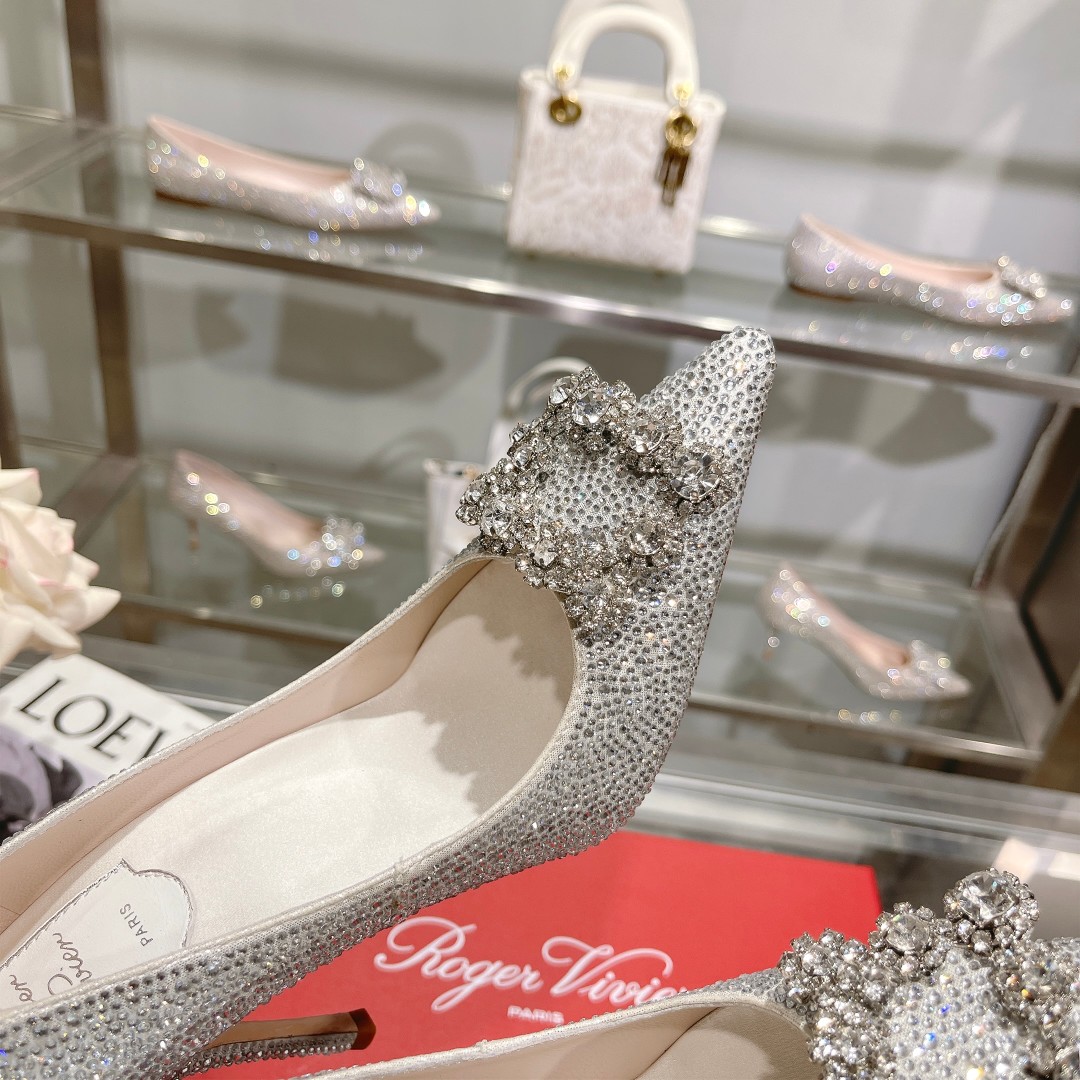 Roger Vivier’s Iconic Flower Strass High Heels for Powerful Women - 图片 7