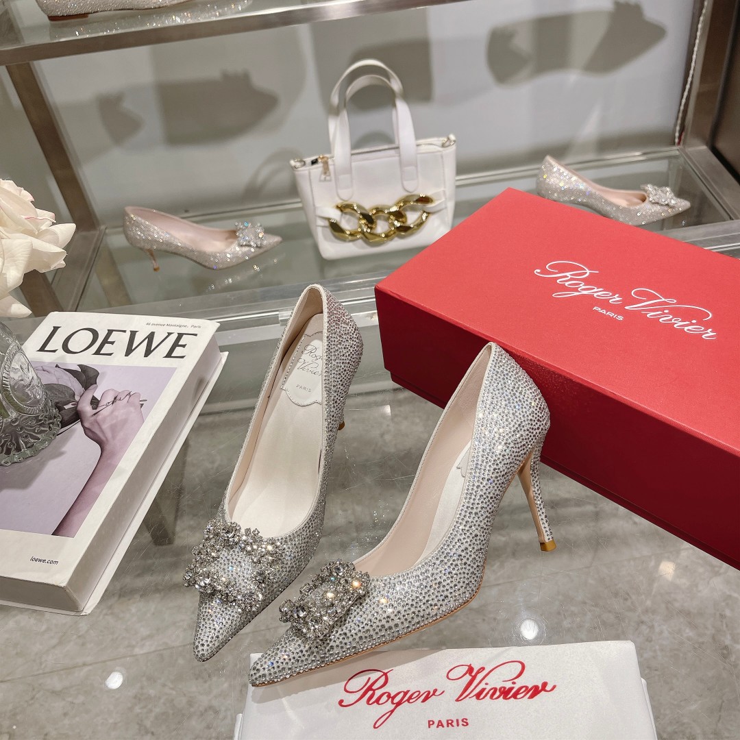 Roger Vivier’s Empowering High Heels for Glamorous Women: A Sparkling Statement Piece - 图片 3
