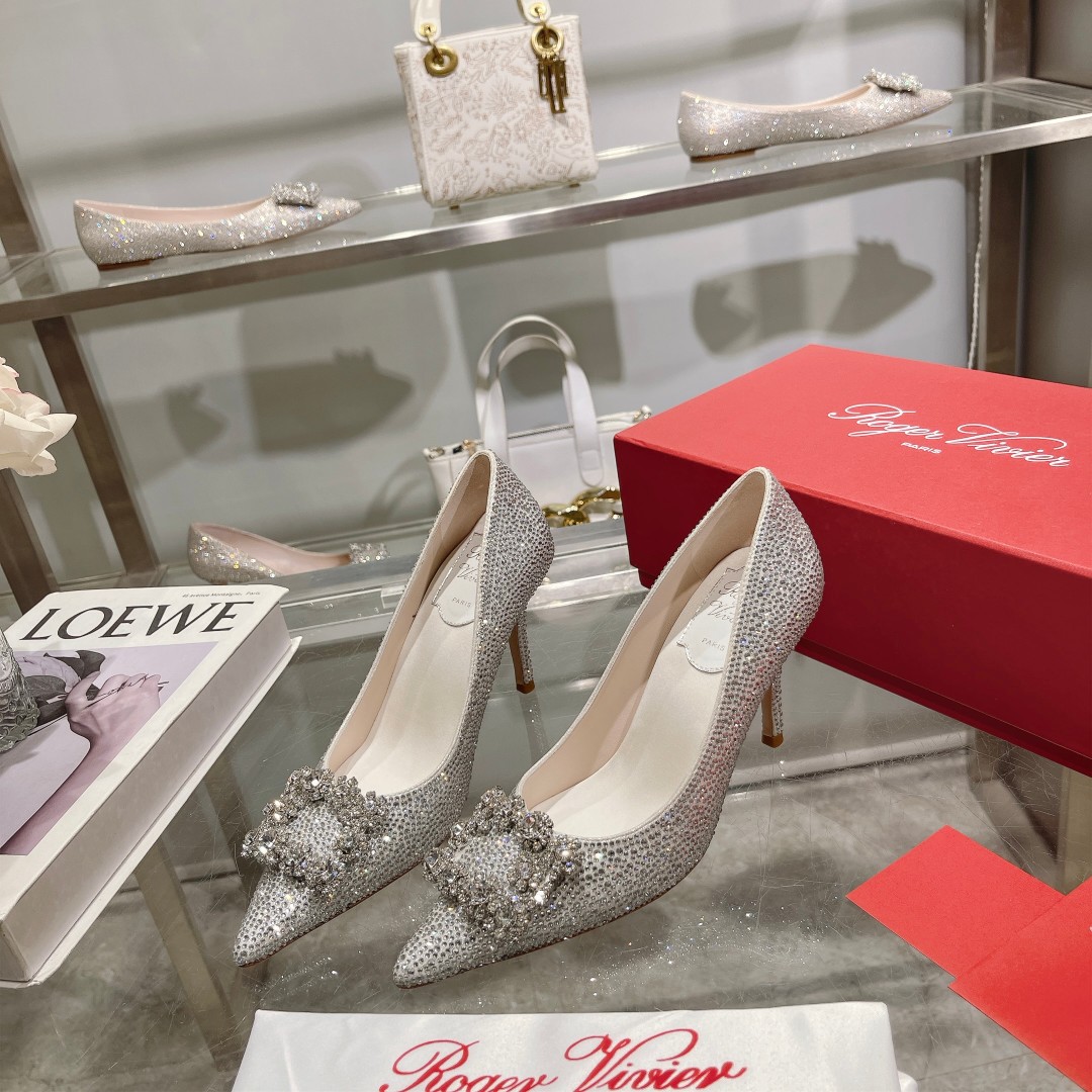 Roger Vivier’s Empowering High Heels for Glamorous Women: A Sparkling Statement Piece - 图片 5