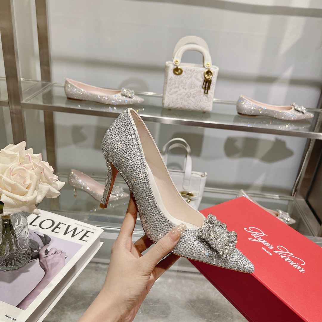Roger Vivier’s Empowering High Heels for Glamorous Women: A Sparkling Statement Piece - 图片 6