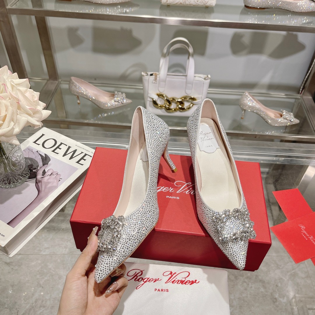 Roger Vivier: Empowering Women Through Glamorous High Heels - 图片 3