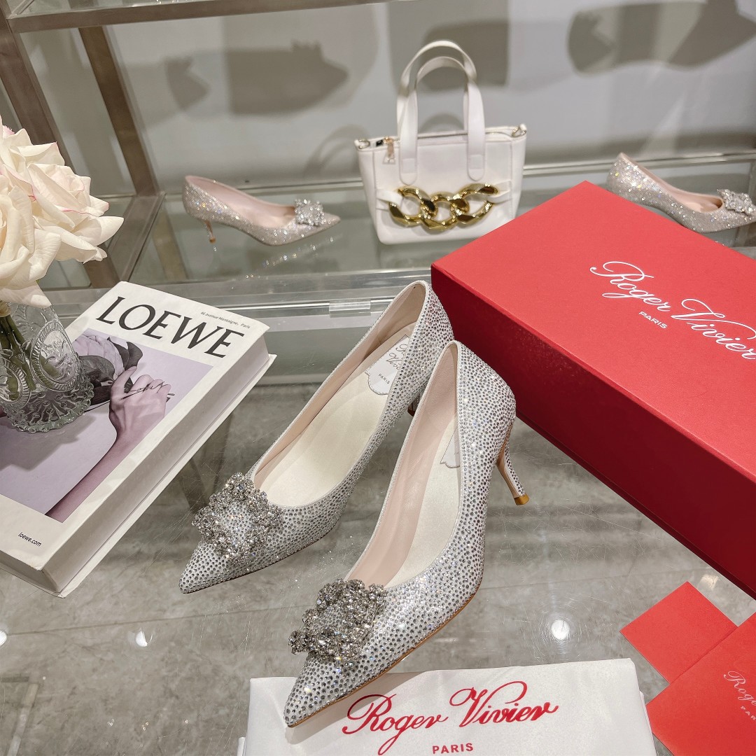 Roger Vivier: Empowering Women Through Glamorous High Heels - 图片 4