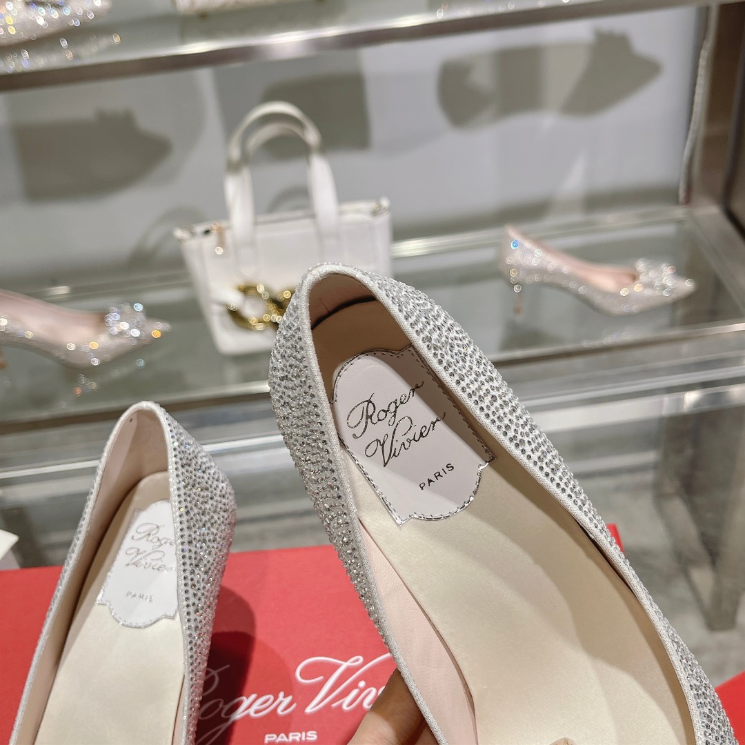 Roger Vivier: Empowering Women Through Glamorous High Heels - 图片 8