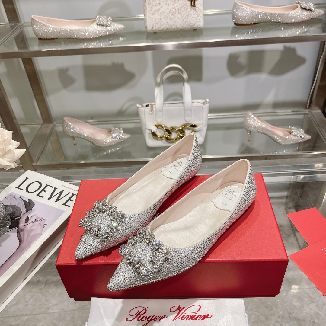 Roger Vivier: Empowering Women with Glamorous Flower Strass High Heels - 图片 2