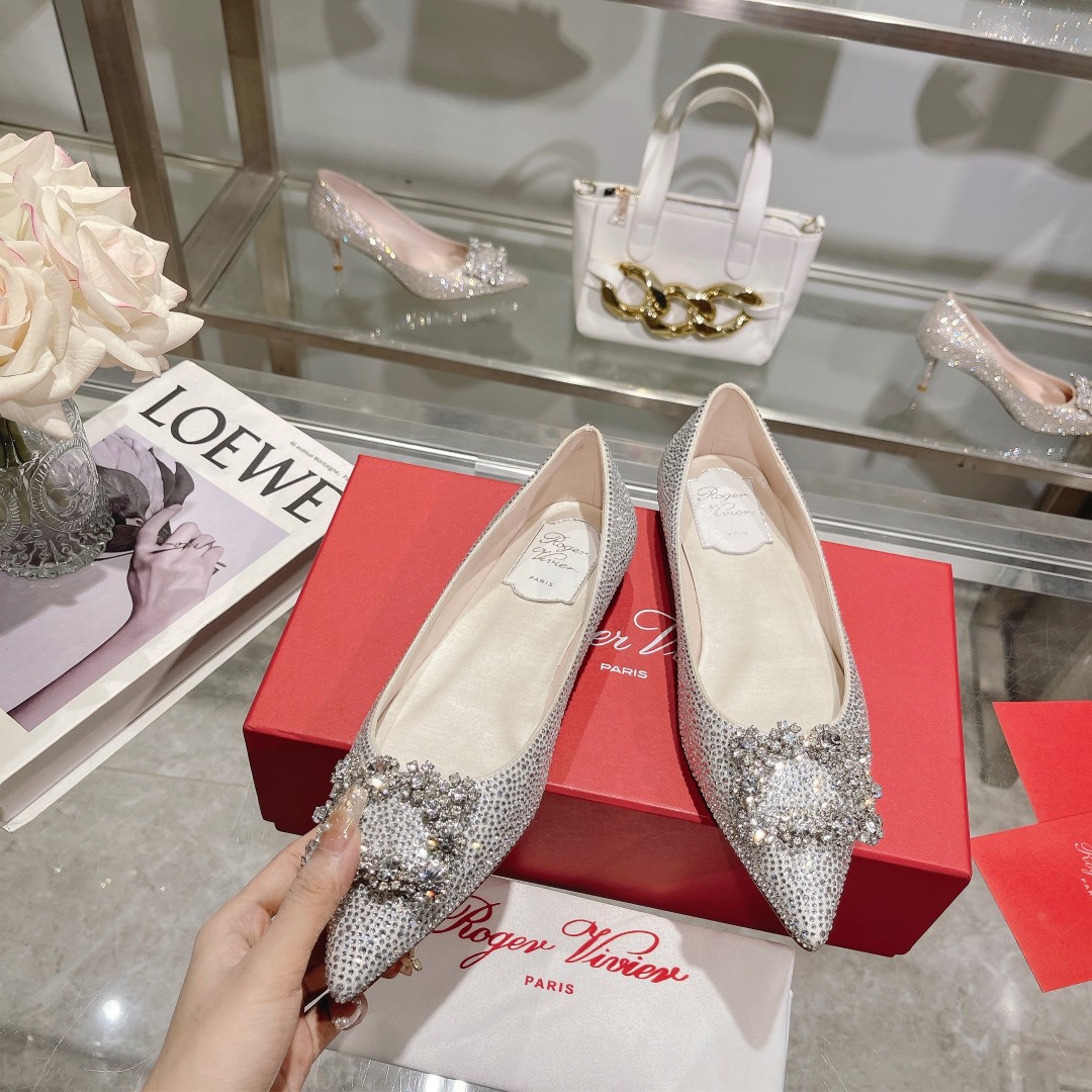 Roger Vivier: Empowering Women with Glamorous Flower Strass High Heels - 图片 3