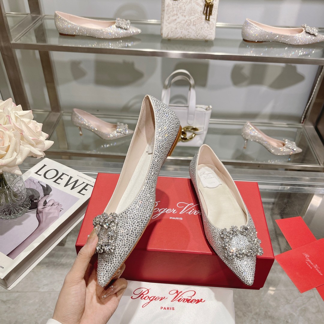 Roger Vivier: Empowering Women with Glamorous Flower Strass High Heels - 图片 4