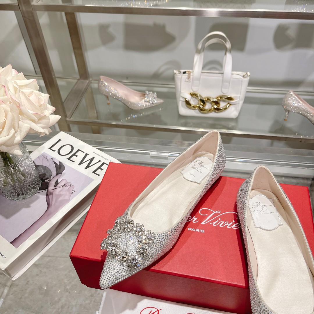 Roger Vivier: Empowering Women with Glamorous Flower Strass High Heels - 图片 6