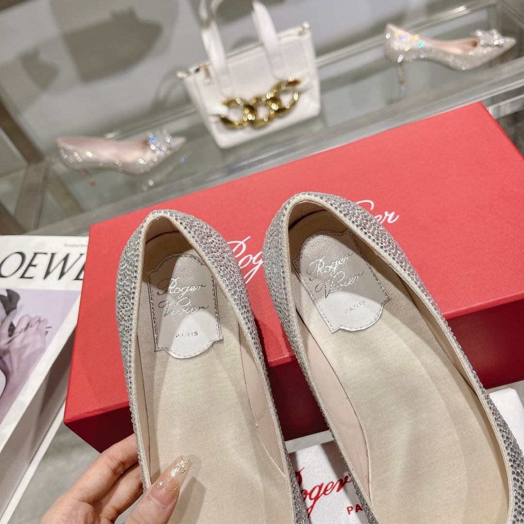 Roger Vivier: Empowering Women with Glamorous Flower Strass High Heels - 图片 8