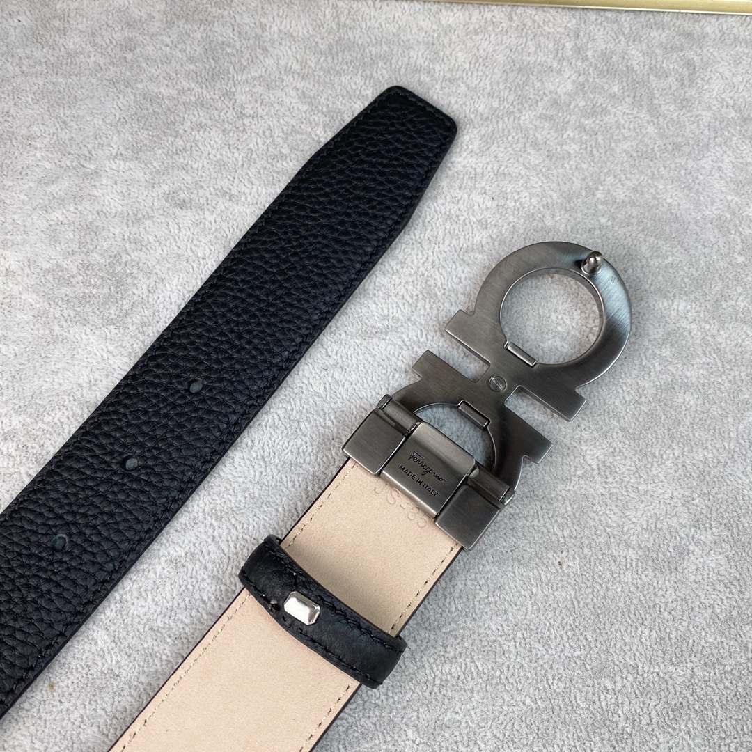 这款皮带是Ferragamo的经典配