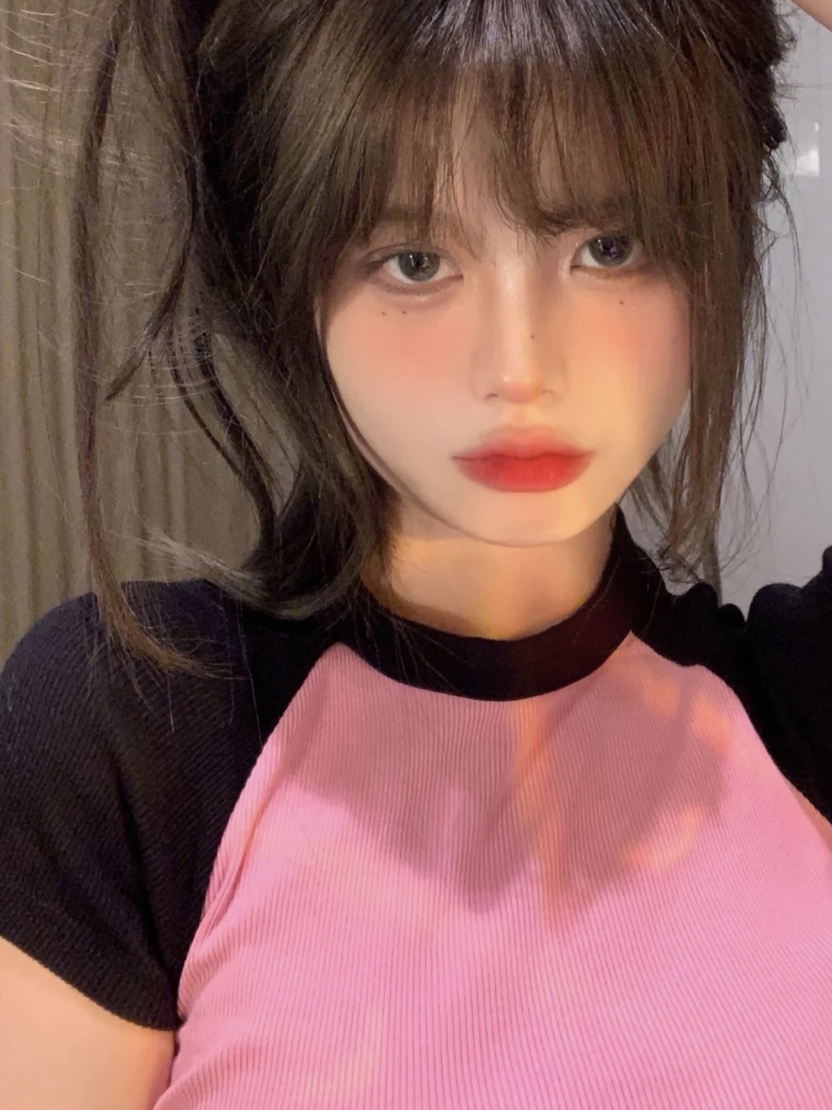 💰150 𝐆𝐢𝐯𝐞𝐧𝐜𝐡𝐲 𝐍𝟑𝟕 - 蓝调复古红 显白不挑皮
厚涂红棕调
又飒又复古美的有点放肆的红丝绒
它的颜色性感妖娆又时髦 冷艳气场
不挑肤色 谁涂谁好看 适合各种场合
一定一定要拥有好吗 ??