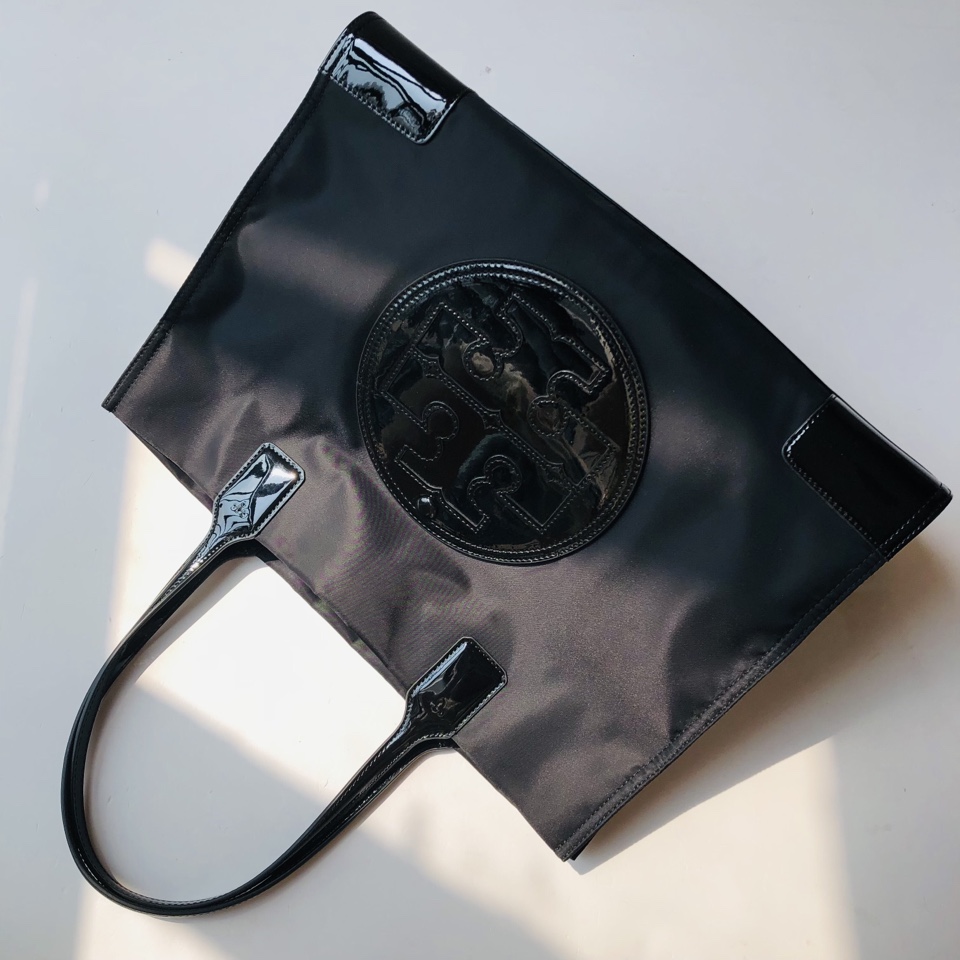 Tory Burch ～ ～新款 ，这是黑色，款号0078大号，大小号 ，新logo 新里布