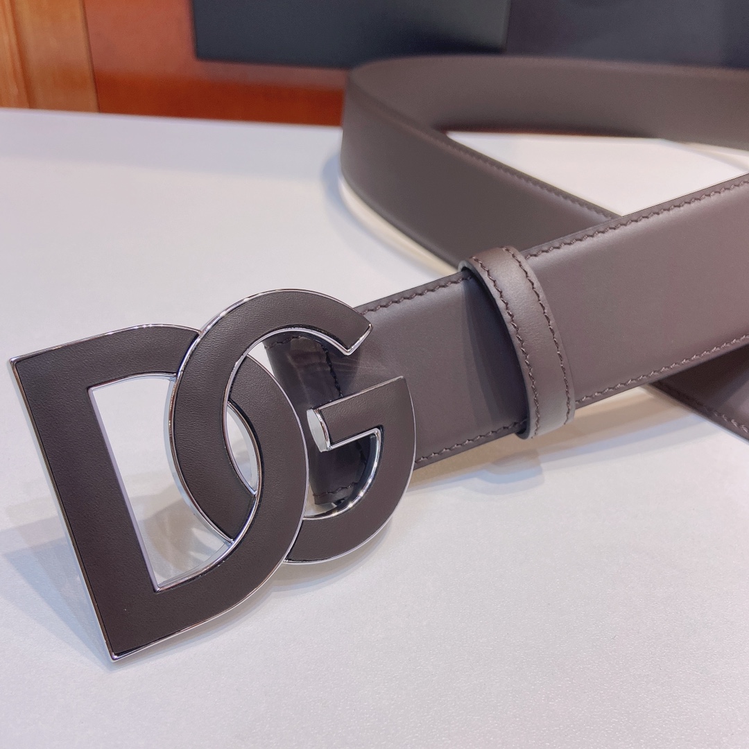 D&G杜嘉班纳双面小牛皮腰带缀以电镀