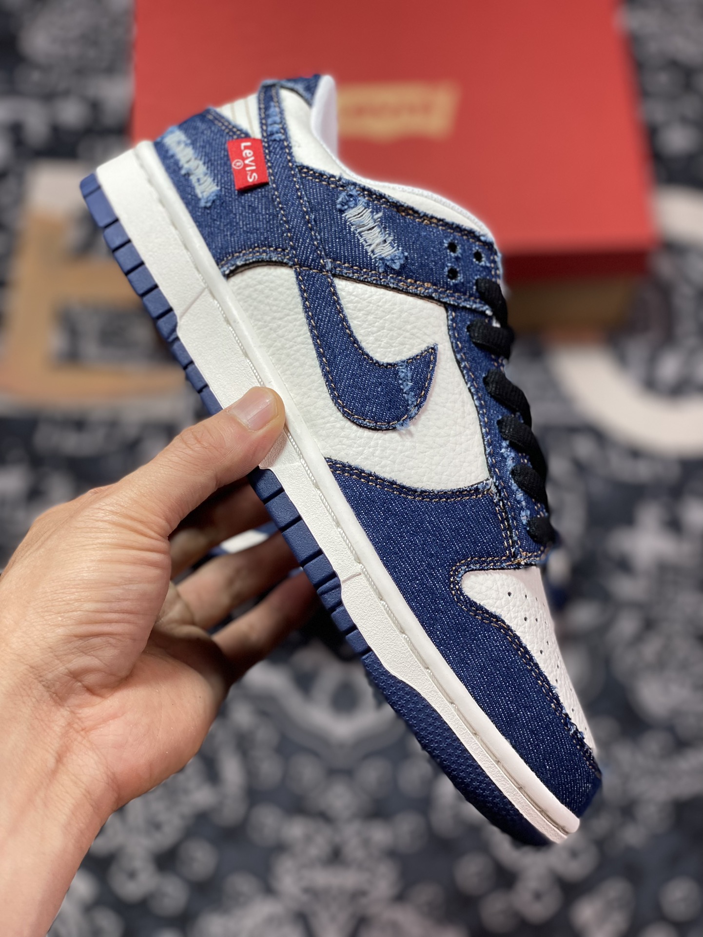 Levi's x Nike Air Force 1 07 Low 