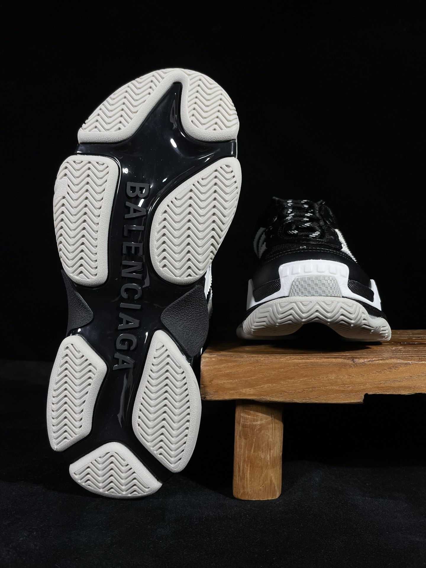 巴黎2代联名阿迪达斯 黑白Balenciaga Triple S x Ad 阿迪达斯跨界奢侈品联名款 巴