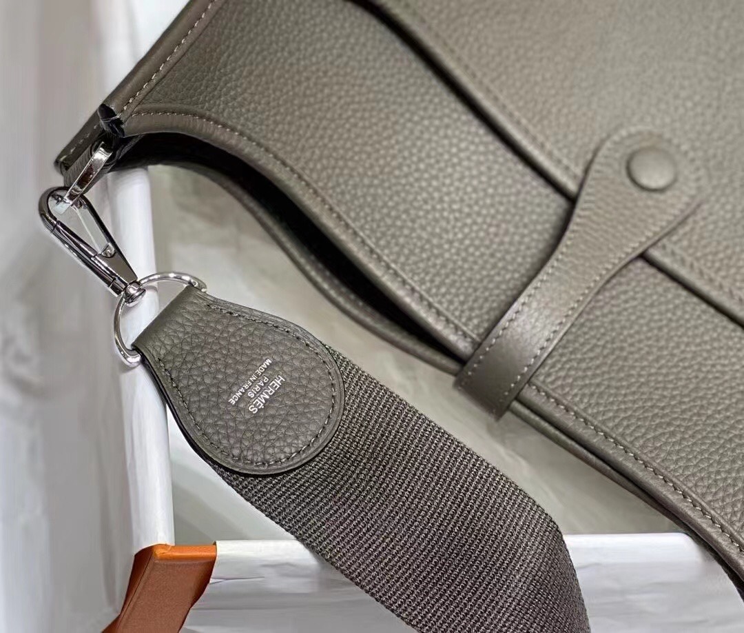 Evelyne 29 Crossbody Bag, Classic H Design, Premium Leather, Perfect for Summer 5 i1684815811 9594 4