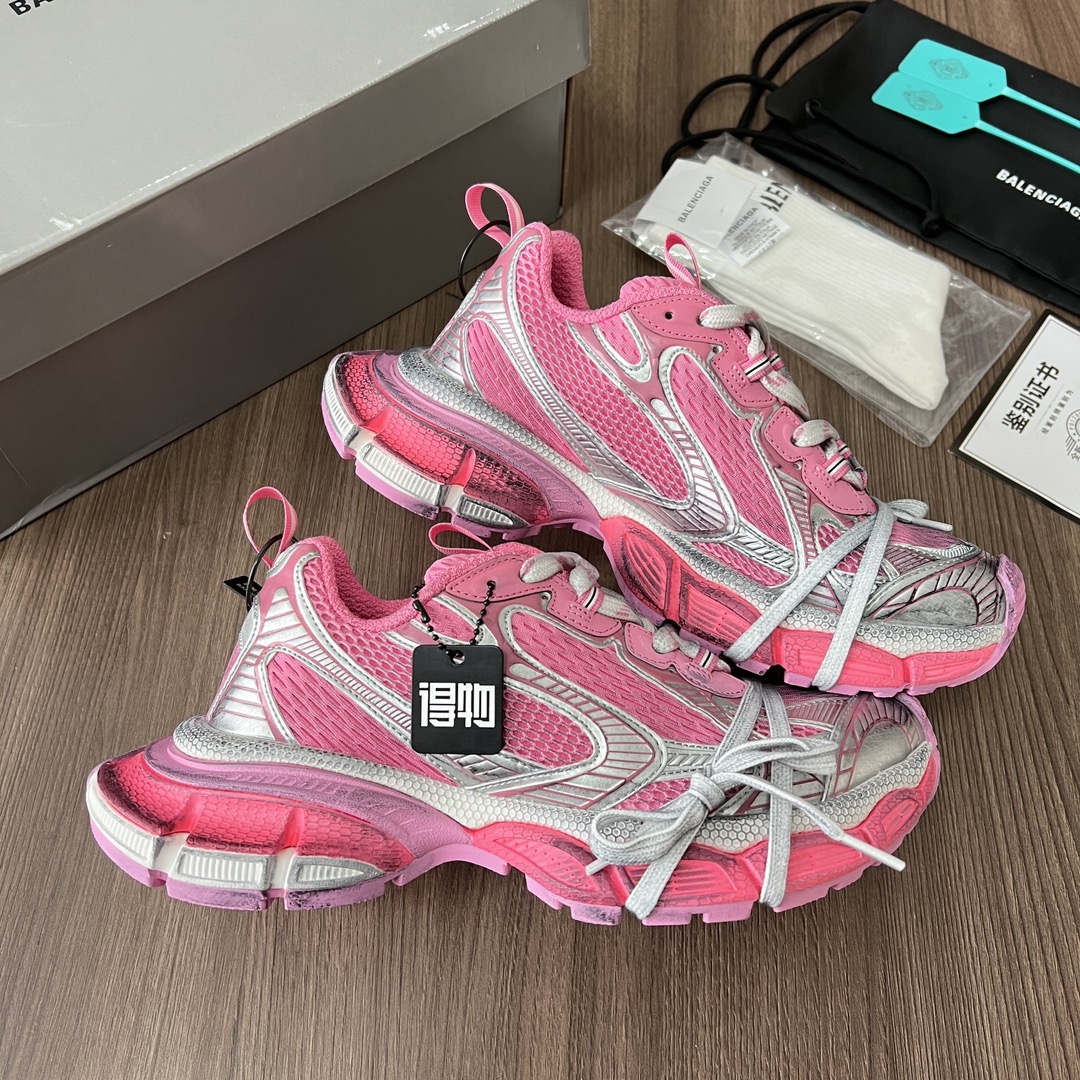 Balenciaga Balenciaga Phantom Sneaker 巴黎世家全新做旧十代粉色潮流跑鞋 在延续 Track Trainer 户外轮廓和复杂鞋面结构的同时