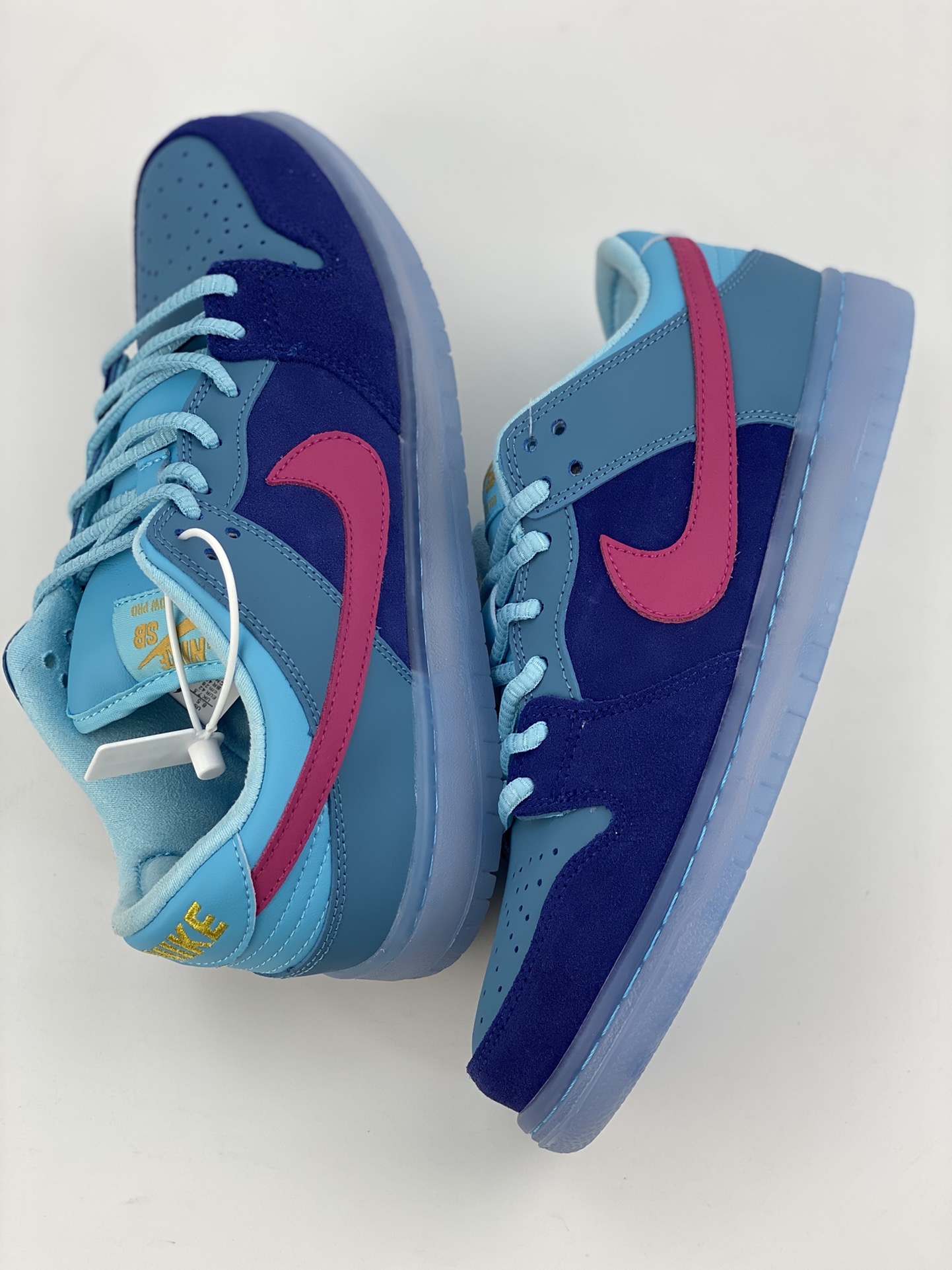 Run The Jewels x Nike SB Dunk Low rap group joint DO9404-400