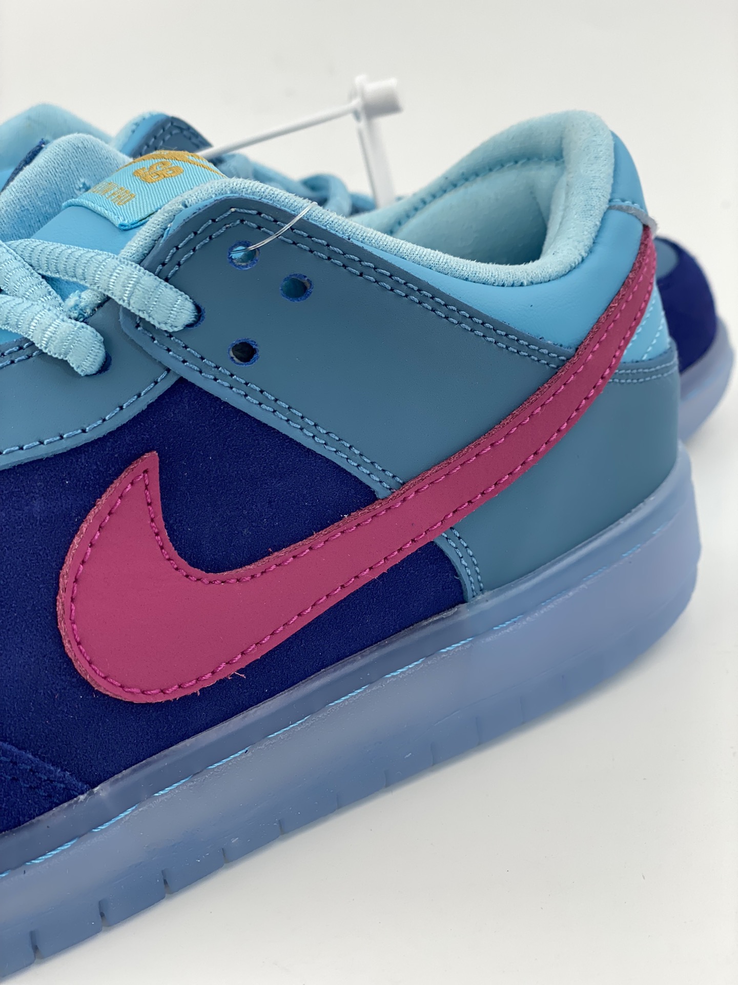 Run The Jewels x Nike SB Dunk Low rap group joint DO9404-400