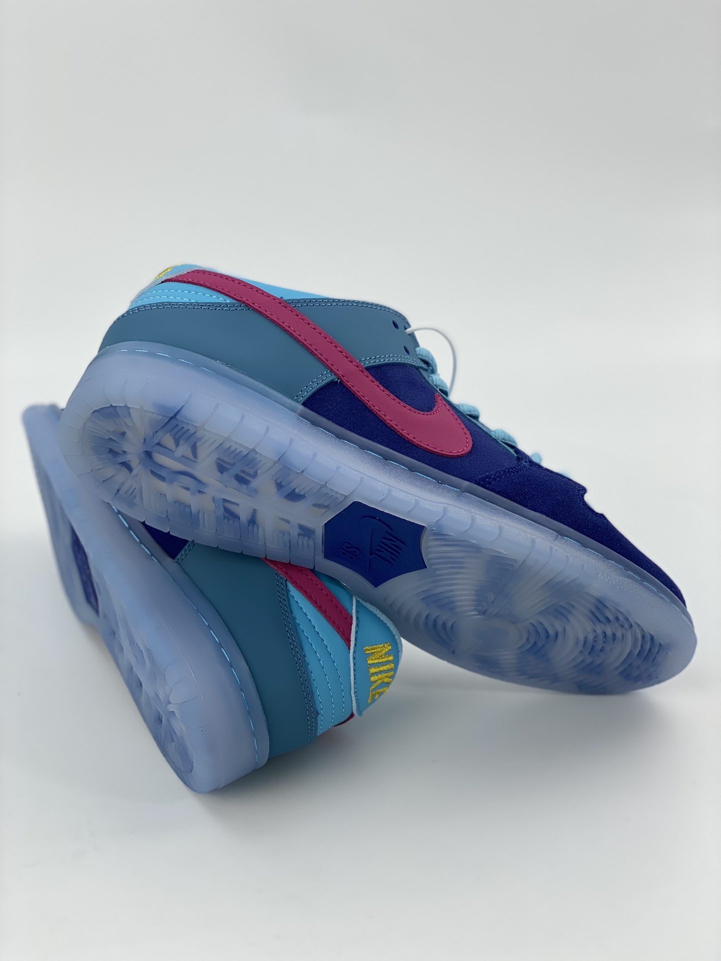 Run The Jewels x Nike SB Dunk Low rap group joint DO9404-400