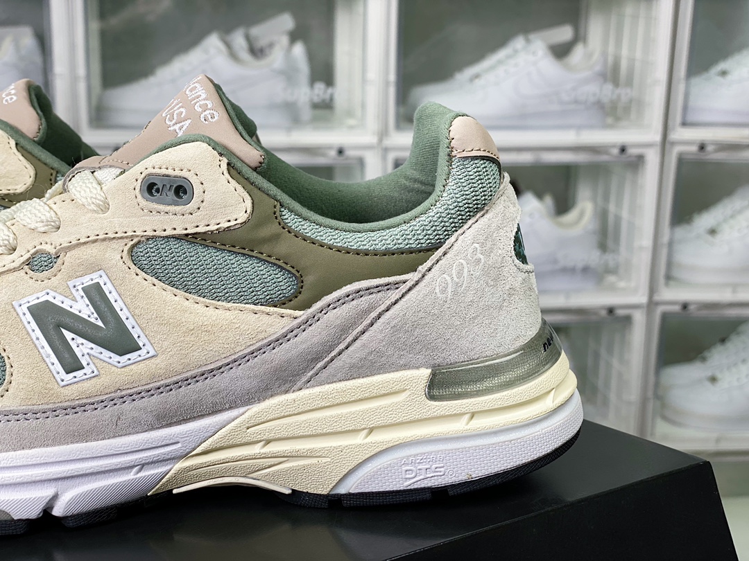 New Balance Made in USA MR993 series American classic running shoes ”Light Grass Green Pistachio” MR993KH1