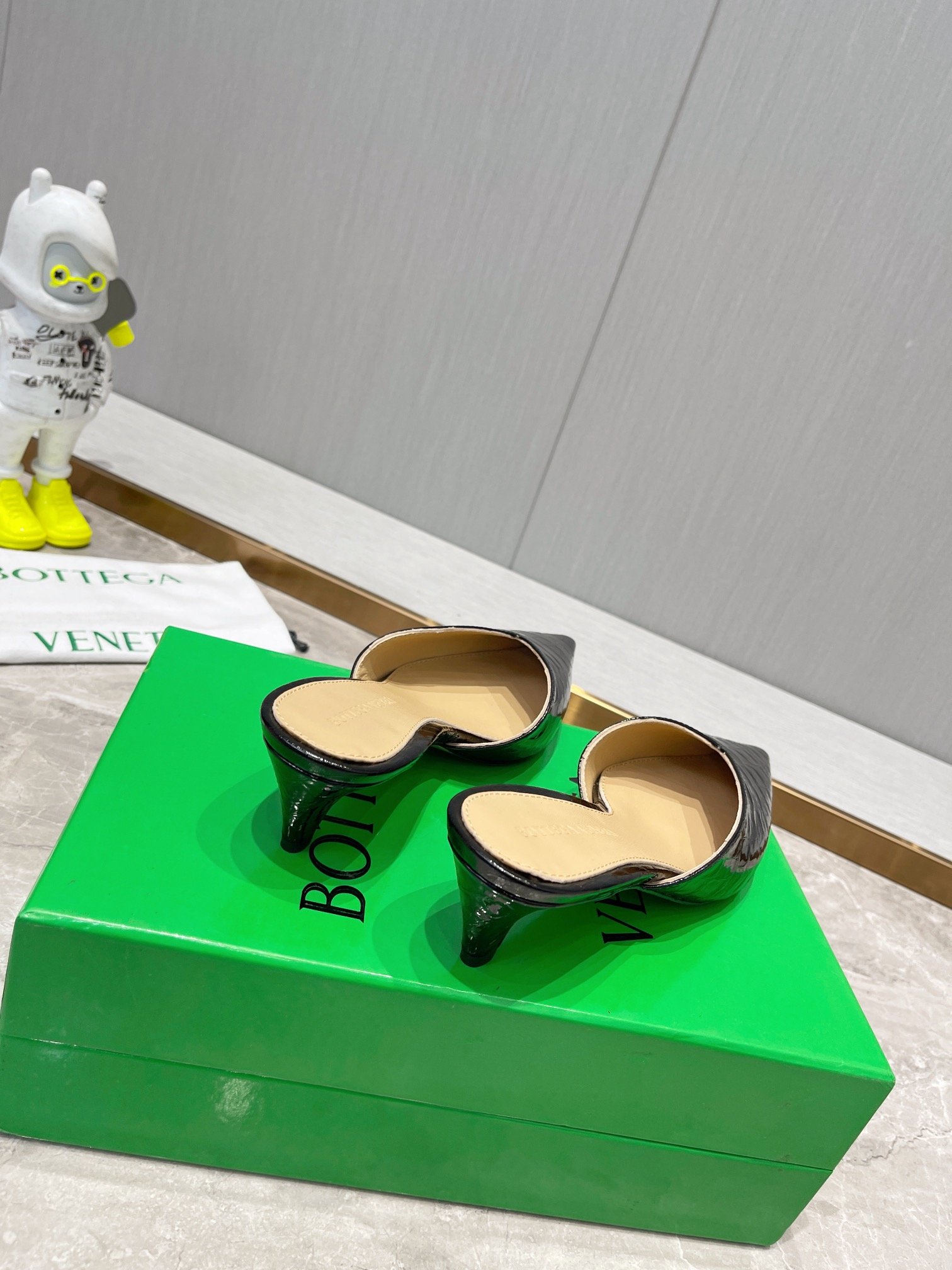 BVunta穆勒鞋猫跟V型鞋口尖头拖