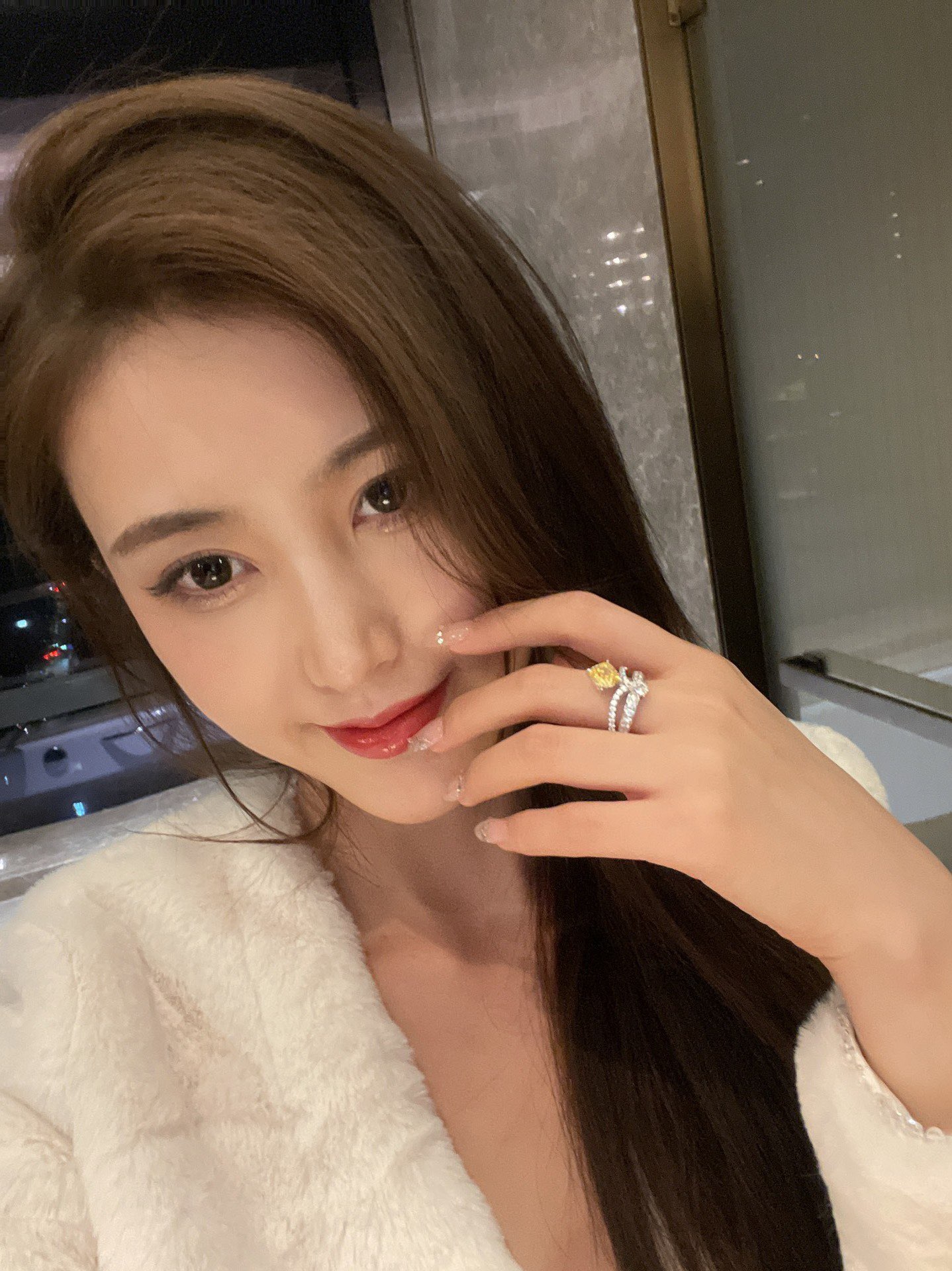 
S0153 👄【仿真钻】尚美巴黎 新款 方形黄钻 皇冠戒指 精选高级德国进口s925纯银材质电镀厚金 