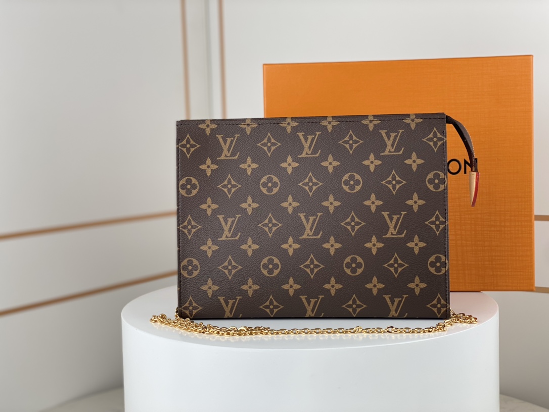 this cosmetic pouch features a spacious interior with gusseted sides for - Bag