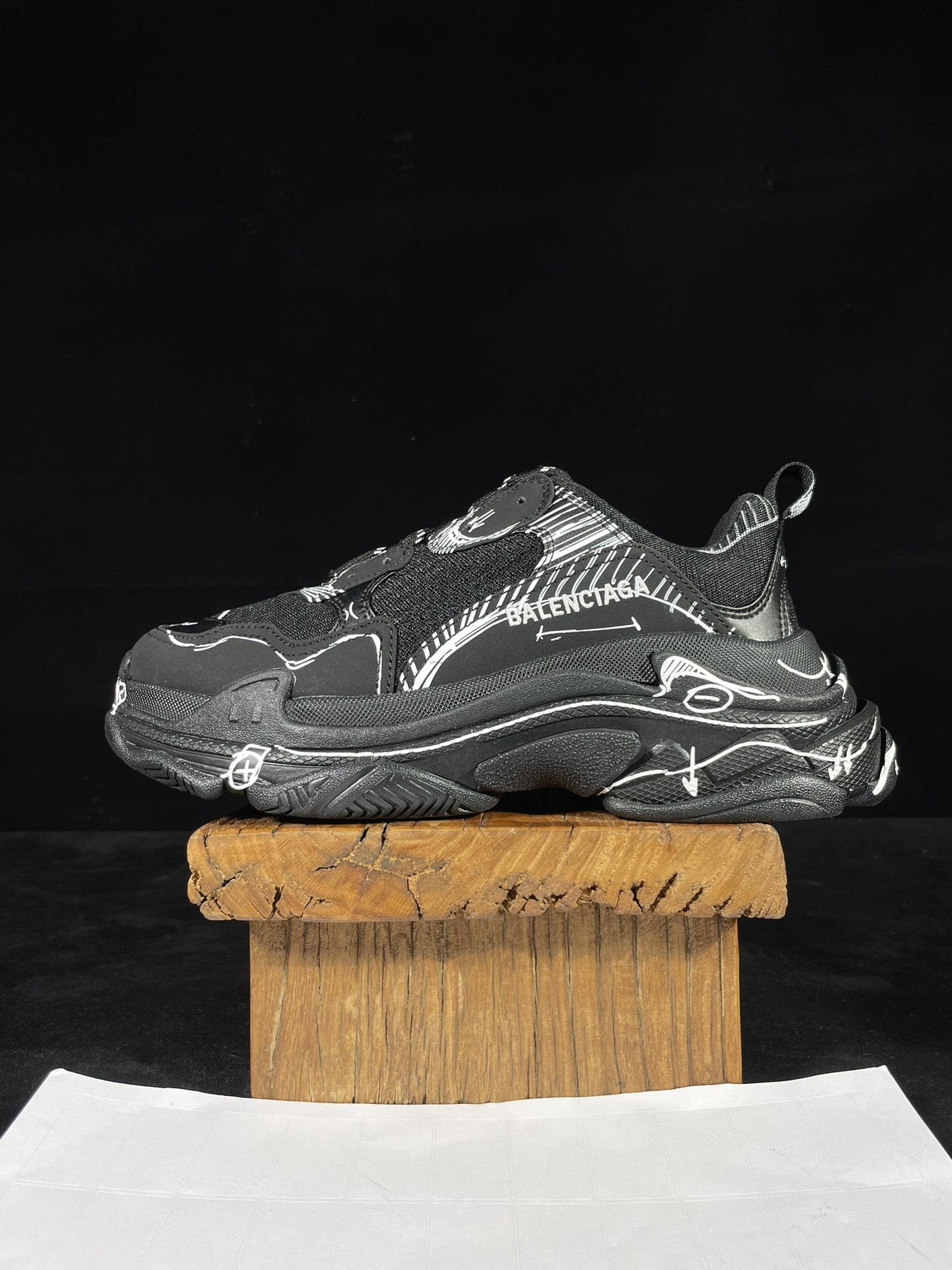 巴黎世家 工厂优势放货，欢迎合作‼️巴黎2代 初代老爹鞋 TPU黑白印刷该有的材料配置、做工工艺和配套配