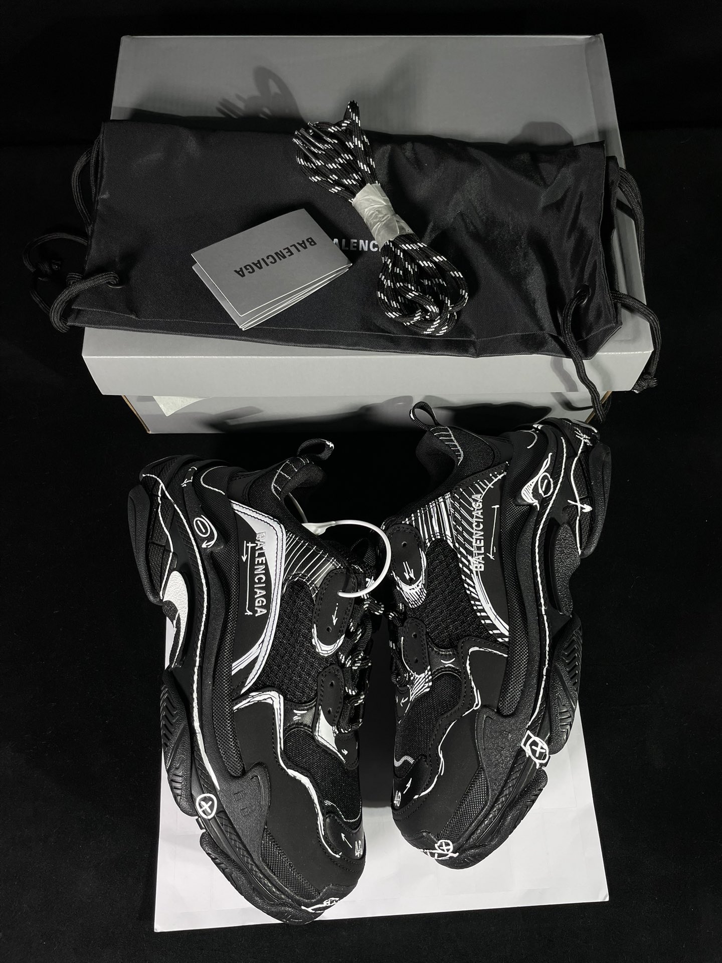 巴黎世家 工厂优势放货，欢迎合作‼️巴黎2代 初代老爹鞋 TPU黑白印刷该有的材料配置、做工工艺和配套配