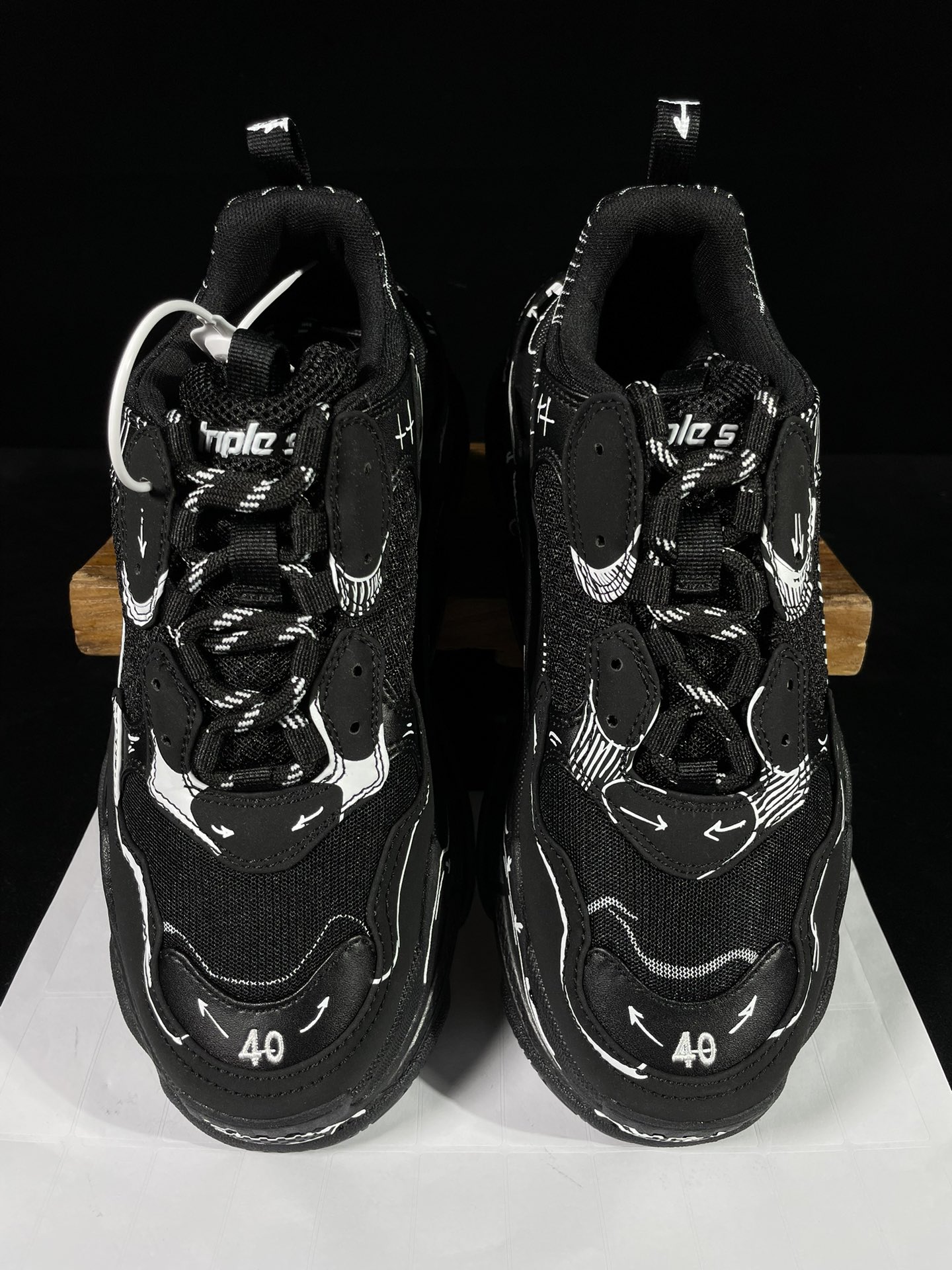 巴黎世家 工厂优势放货，欢迎合作‼️巴黎2代 初代老爹鞋 TPU黑白印刷该有的材料配置、做工工艺和配套配