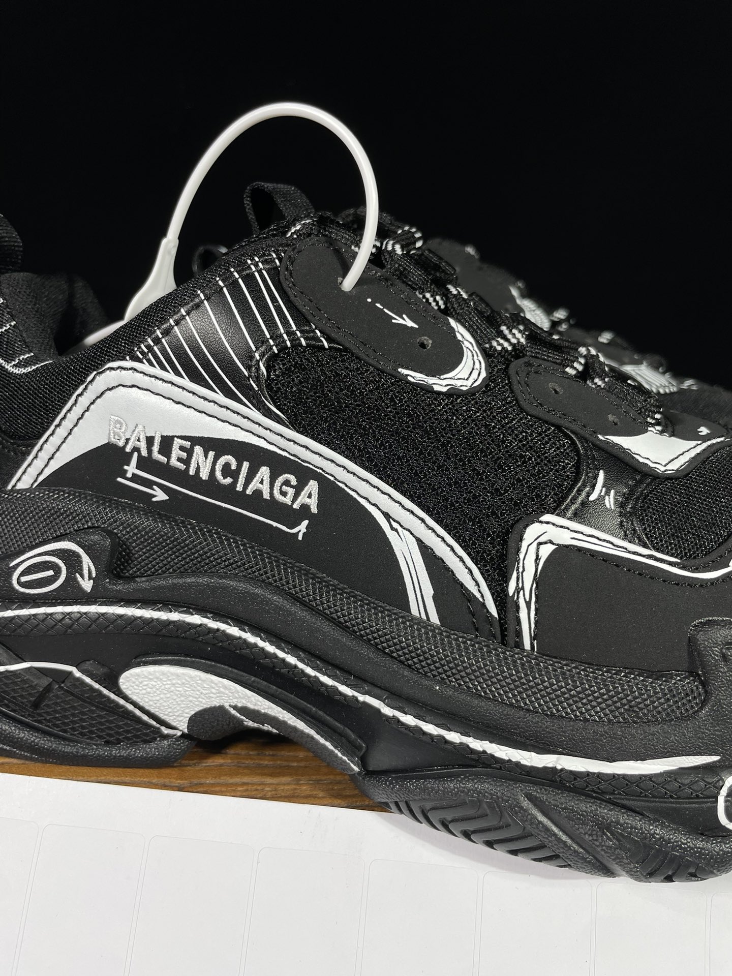 巴黎世家 工厂优势放货，欢迎合作‼️巴黎2代 初代老爹鞋 TPU黑白印刷该有的材料配置、做工工艺和配套配