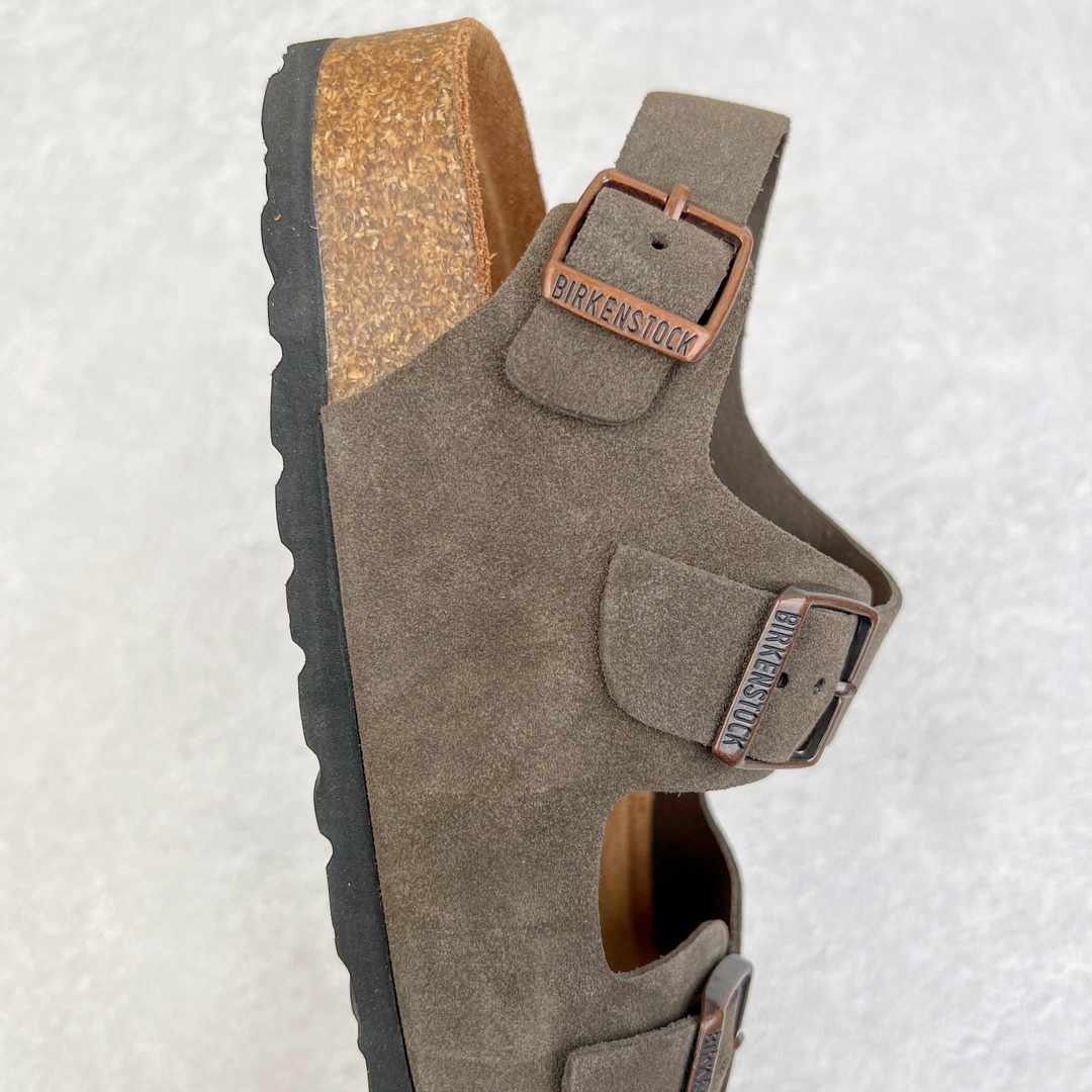 图片[6]-零售💰240 ＃DC Birkenstock Arizona 系列勃肯皮革绒面双扣时尚凉拖鞋 牛皮绒面革质地柔软 搭配可调节鞋扣提升穿着舒适度 人体工学设计分散脚部压力 保护脚踝 软木乳胶鞋床具有一定的收缩性 长时间穿着后能贴合脚型 EVA鞋底回弹性和抗张性力高 具有良好的防震、缓冲性  四季皆宜 柔软的鞋床采用额外的泡沫缓冲层 提供额外的舒适感和全天支撑 全网独家首发 源于德国的严谨工艺  牛巴戎面 中层松木 EVA 三层组合大底 优质牛皮面料五金扣 出口订单 尺码：35-44 编码：by2936040-运动鞋