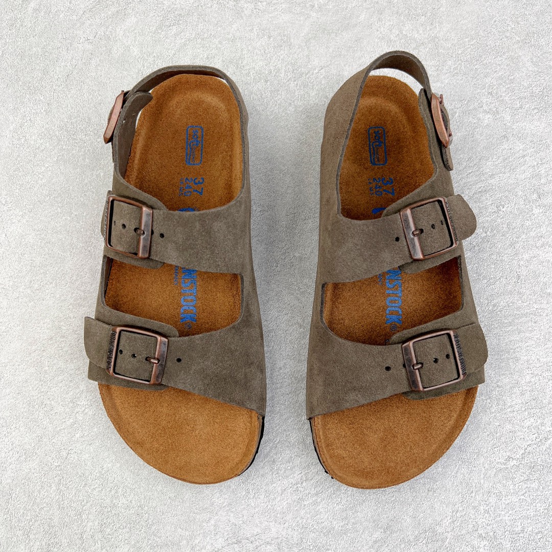 图片[2]-零售💰240 ＃DC Birkenstock Arizona 系列勃肯皮革绒面双扣时尚凉拖鞋 牛皮绒面革质地柔软 搭配可调节鞋扣提升穿着舒适度 人体工学设计分散脚部压力 保护脚踝 软木乳胶鞋床具有一定的收缩性 长时间穿着后能贴合脚型 EVA鞋底回弹性和抗张性力高 具有良好的防震、缓冲性  四季皆宜 柔软的鞋床采用额外的泡沫缓冲层 提供额外的舒适感和全天支撑 全网独家首发 源于德国的严谨工艺  牛巴戎面 中层松木 EVA 三层组合大底 优质牛皮面料五金扣 出口订单 尺码：35-44 编码：by2936040-运动鞋