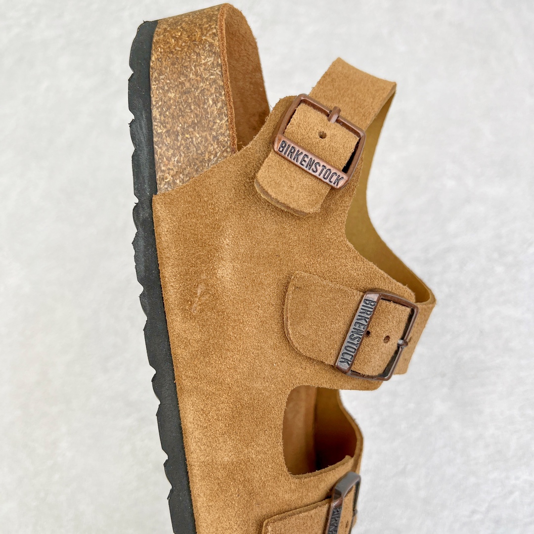 图片[6]-零售💰240 ＃DC Birkenstock Arizona 系列勃肯皮革绒面双扣时尚凉拖鞋 牛皮绒面革质地柔软 搭配可调节鞋扣提升穿着舒适度 人体工学设计分散脚部压力 保护脚踝 软木乳胶鞋床具有一定的收缩性 长时间穿着后能贴合脚型 EVA鞋底回弹性和抗张性力高 具有良好的防震、缓冲性  四季皆宜 柔软的鞋床采用额外的泡沫缓冲层 提供额外的舒适感和全天支撑 全网独家首发 源于德国的严谨工艺  牛巴戎面 中层松木 EVA 三层组合大底 优质牛皮面料五金扣 出口订单 尺码：35-44 编码：by2936040-运动鞋