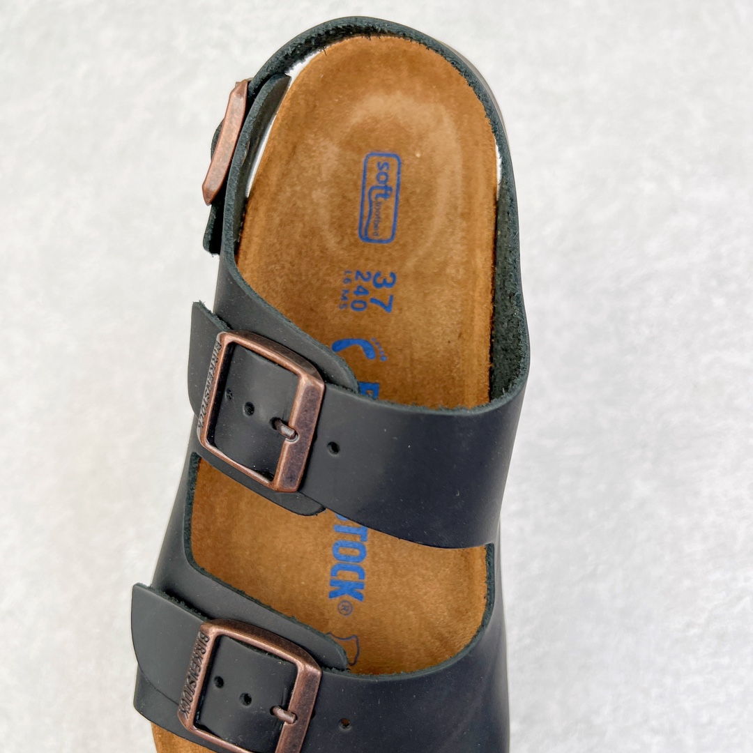 图片[5]-零售💰240 ＃DC Birkenstock Arizona 系列勃肯皮革绒面双扣时尚凉拖鞋 牛皮绒面革质地柔软 搭配可调节鞋扣提升穿着舒适度 人体工学设计分散脚部压力 保护脚踝 软木乳胶鞋床具有一定的收缩性 长时间穿着后能贴合脚型 EVA鞋底回弹性和抗张性力高 具有良好的防震、缓冲性  四季皆宜 柔软的鞋床采用额外的泡沫缓冲层 提供额外的舒适感和全天支撑 全网独家首发 源于德国的严谨工艺  牛巴戎面 中层松木 EVA 三层组合大底 优质牛皮面料五金扣 出口订单 尺码：35-44 编码：by2936040-运动鞋