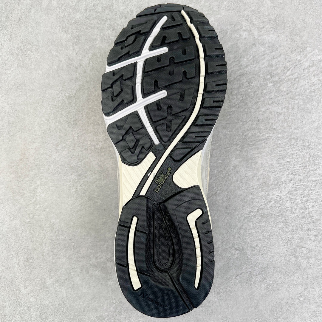图片[9]-＃K版纯原 Kith x New Balance WR993KT1 新百伦NB993 联名灰绿 第三代总统复古慢跑鞋 鞋身以网眼鞋面结合同色系优质麂皮革构成，鞋舌处点缀 New Balance Made In USA 同色系刺绣标识，彰显鞋款身份。鞋侧点缀银色 \\\”993\\\” 字样，丰富鞋身设计的同时，构建时尚外观。鞋款搭载 ABZORB 缓震系统，通过缓冲和抗压性的结合来吸收冲击力，舒适功能升级。同时搭配泛黄做旧中底，打造丰富层次感，缔造出色复古韵味。尺码：36 37 37.5 38 38.5 39 40 40.5 41.5 42 42.5 43 44 44.5 45-选品中心