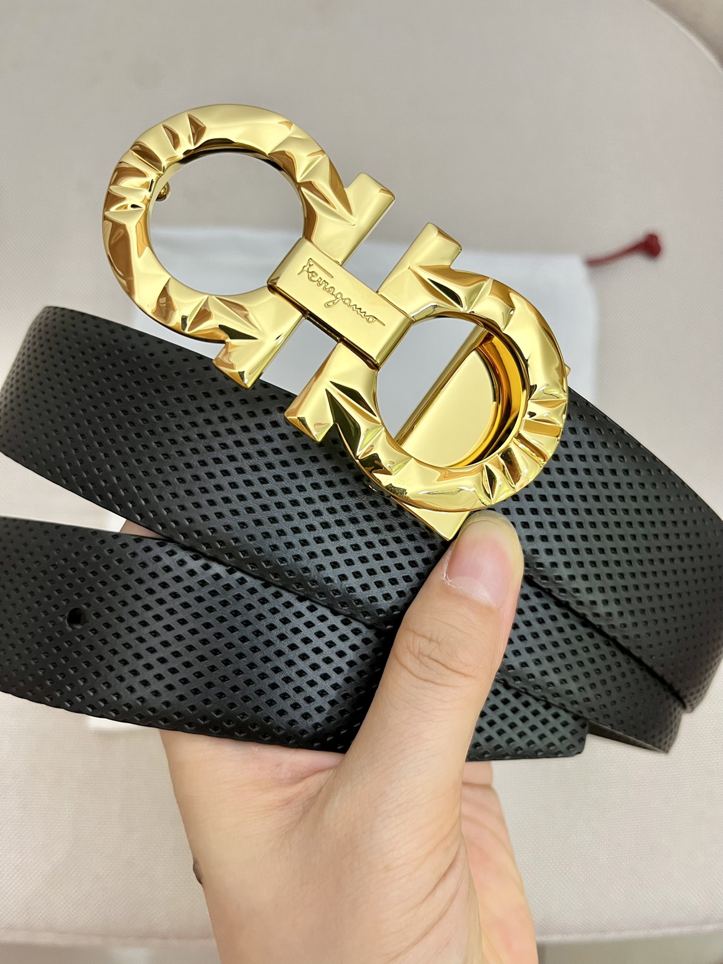 Ferragamo菲拉格慕男士专柜对
