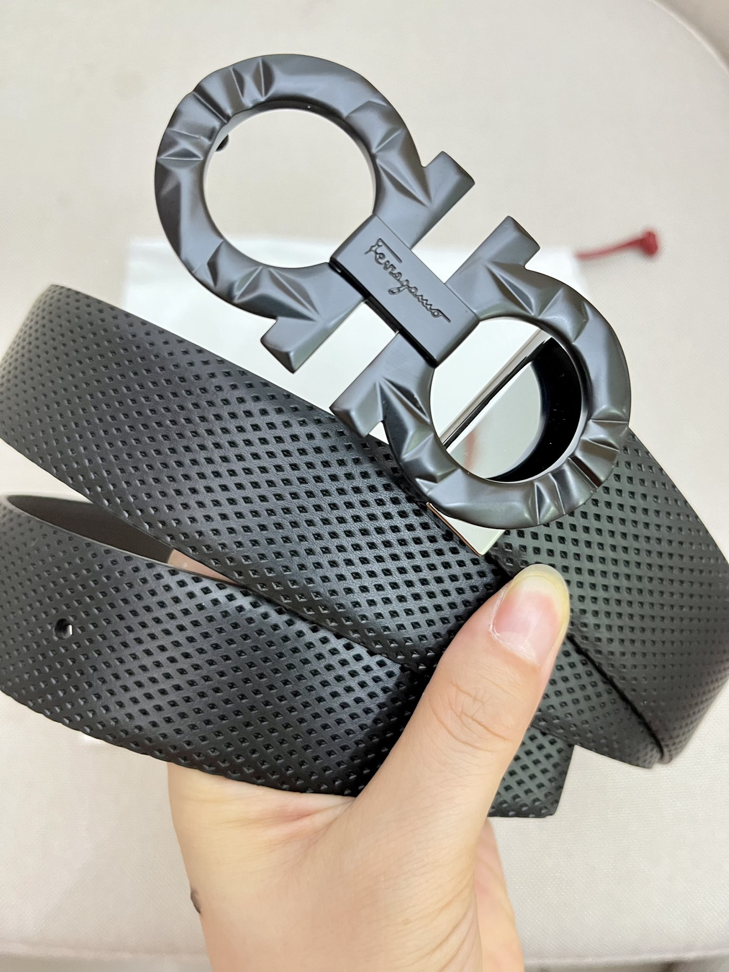 Ferragamo菲拉格慕男士专柜对