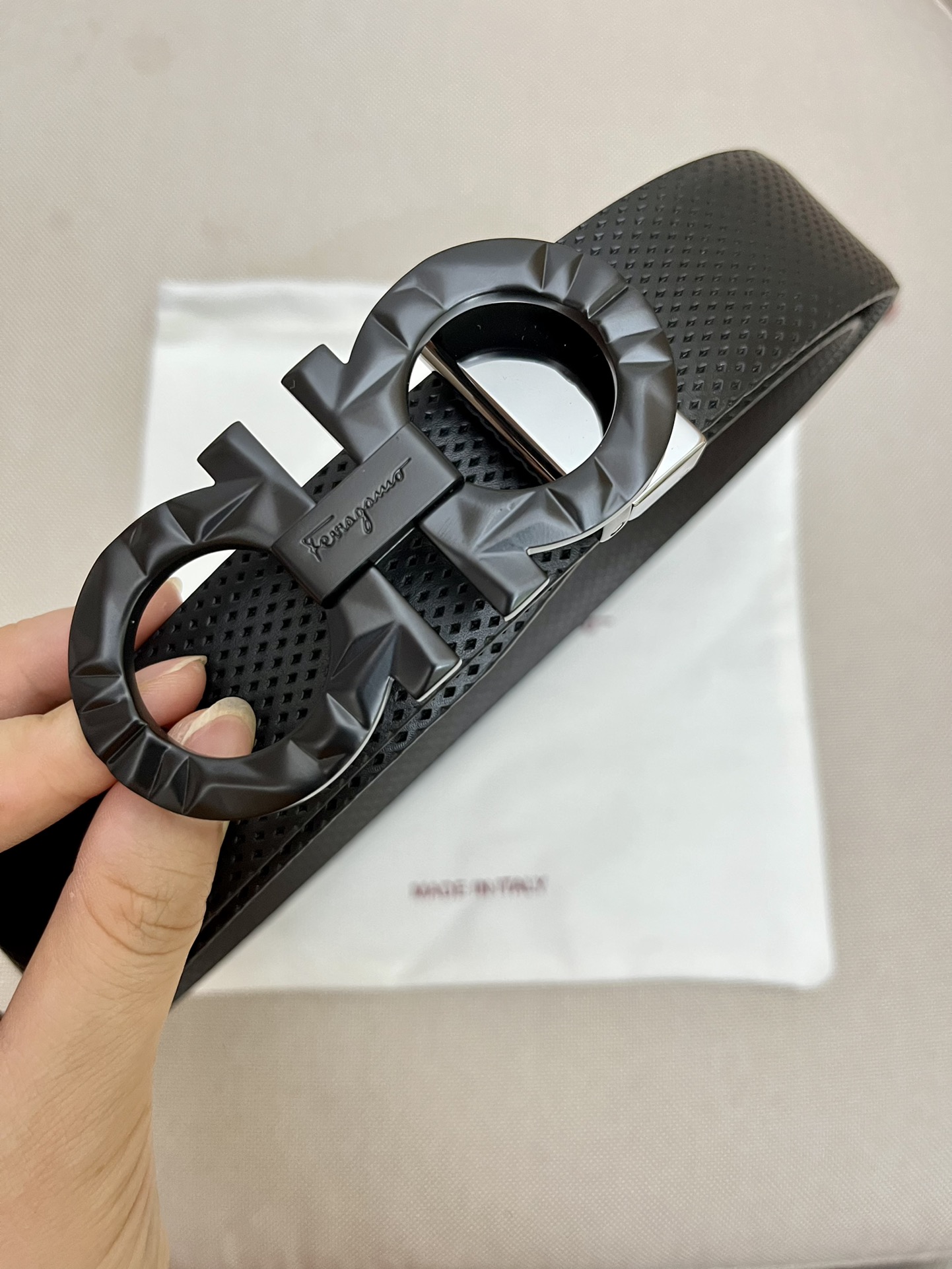 Ferragamo菲拉格慕男士专柜对