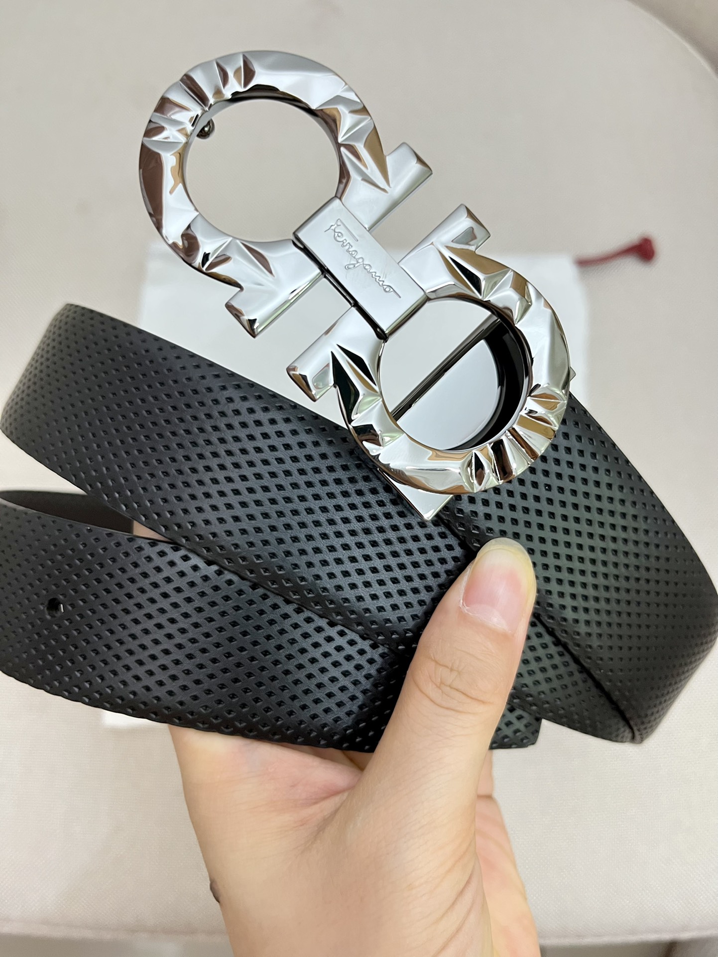 Ferragamo菲拉格慕男士专柜对