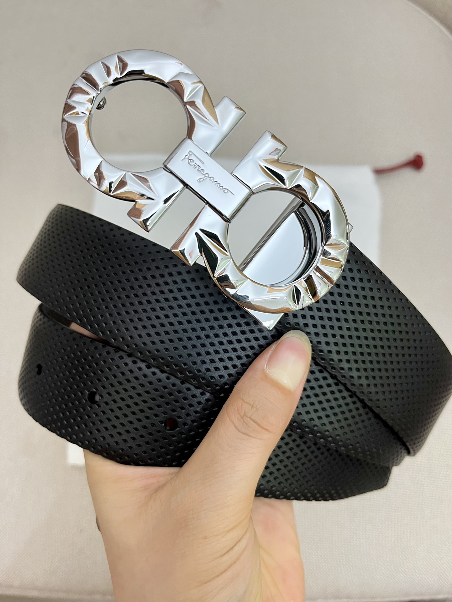 Ferragamo菲拉格慕男士专柜对