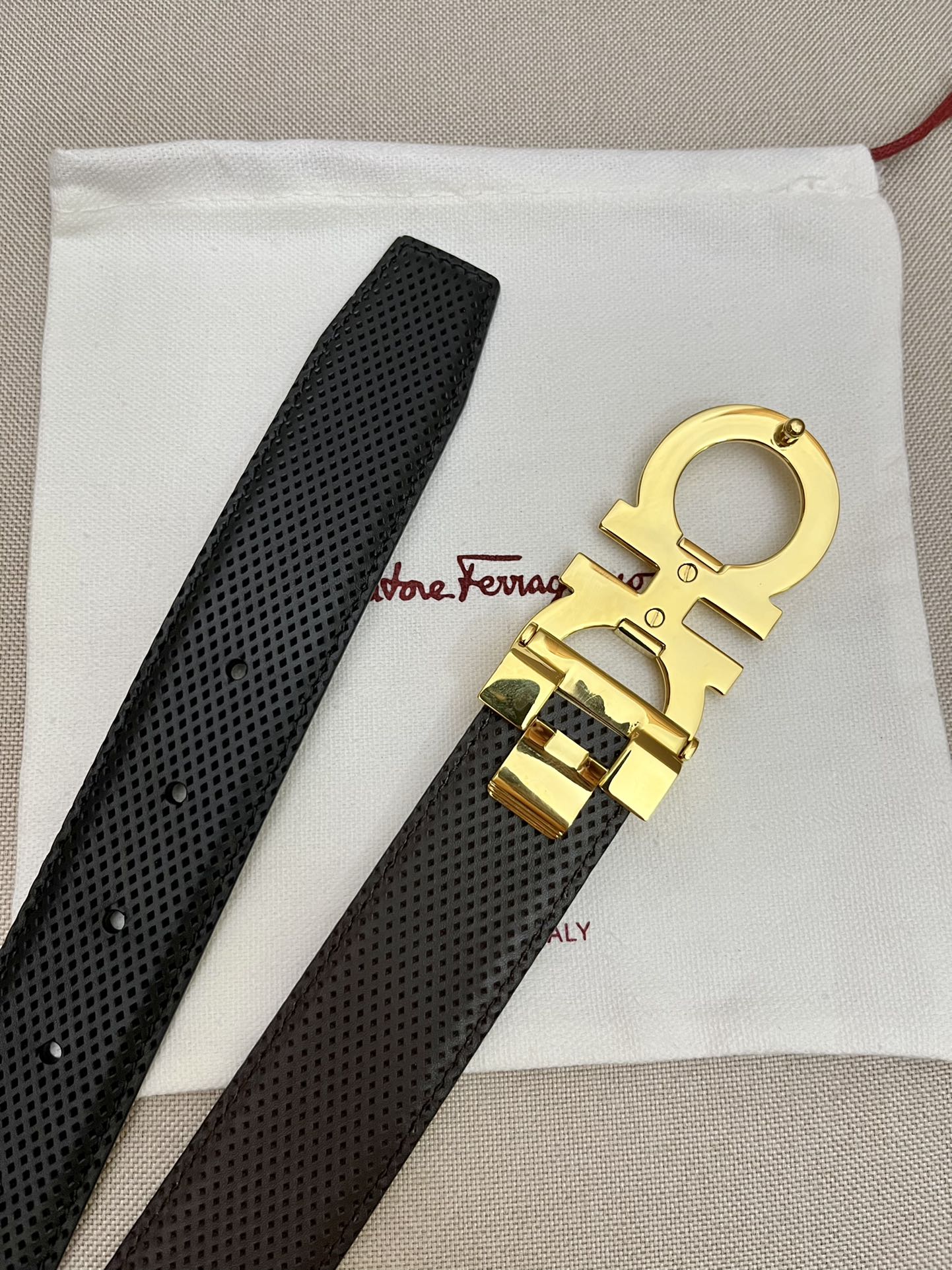 Ferragamo菲拉格慕男士专柜对版金属扣头层牛皮双面外用腰带商务通勤休闲场合均适合佩戴3.5cm