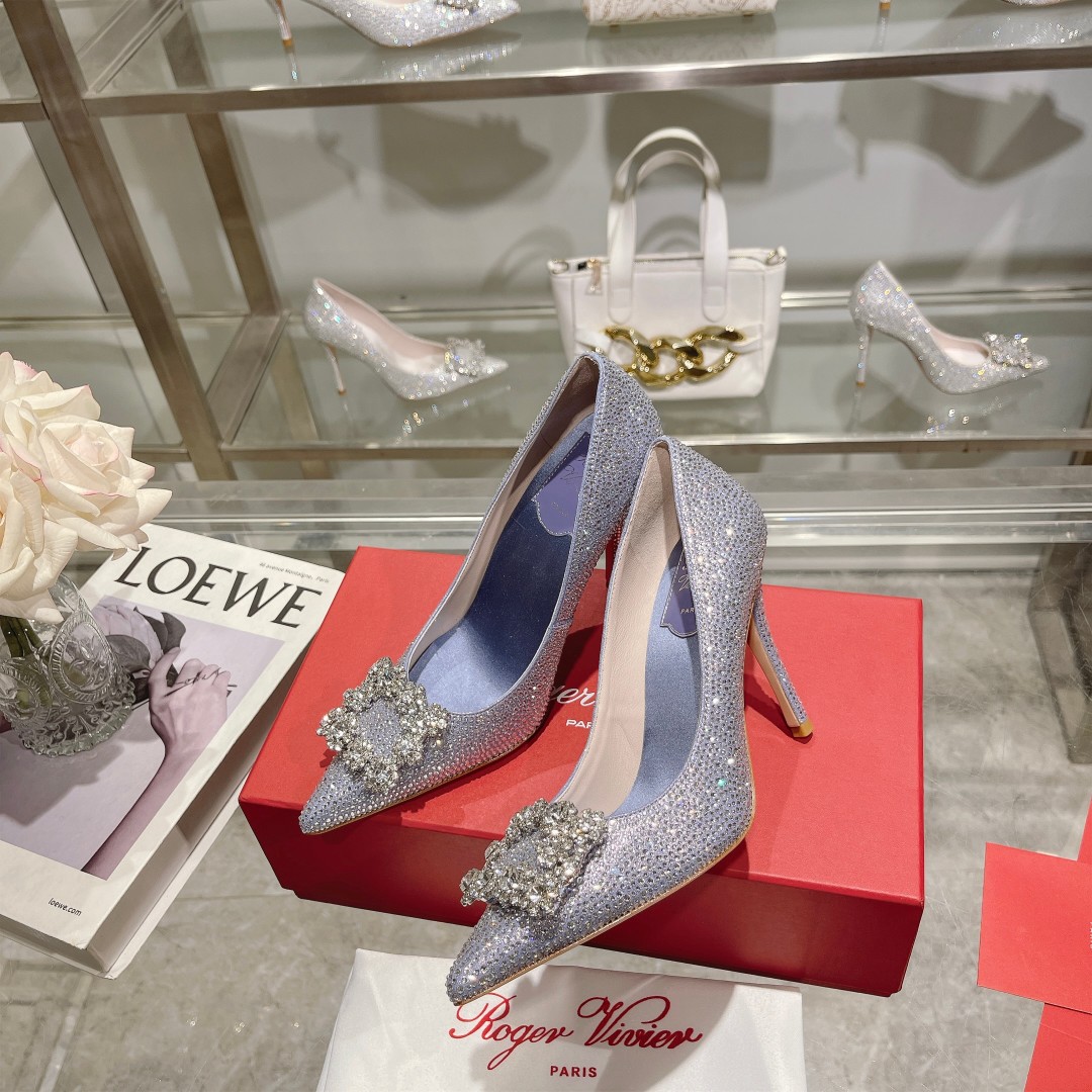 Roger Vivier: Empowering Women Through Glamorous Footwear - 图片 3