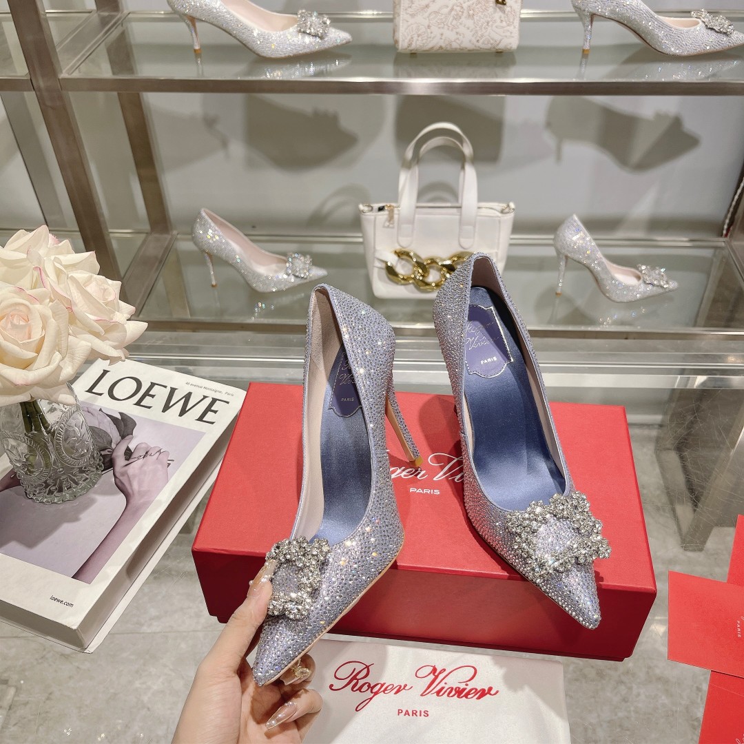Roger Vivier: Empowering Women Through Glamorous Footwear - 图片 4