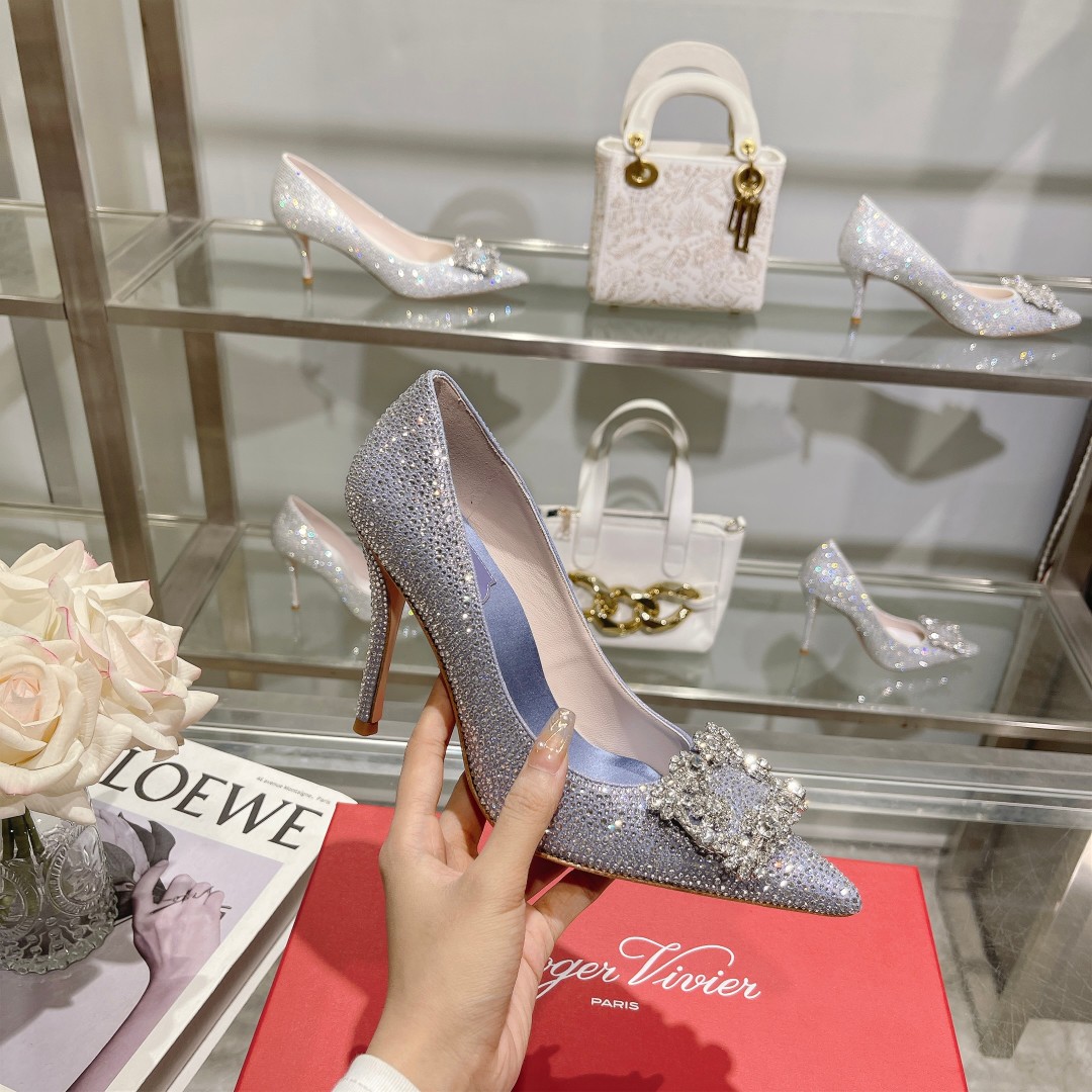 Roger Vivier: Empowering Women Through Glamorous Footwear - 图片 5
