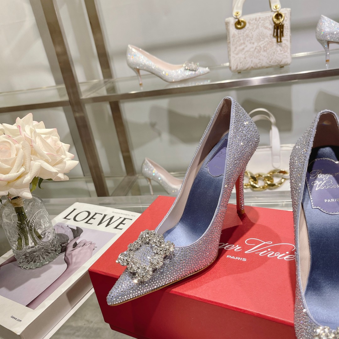 Roger Vivier: Empowering Women Through Glamorous Footwear - 图片 7