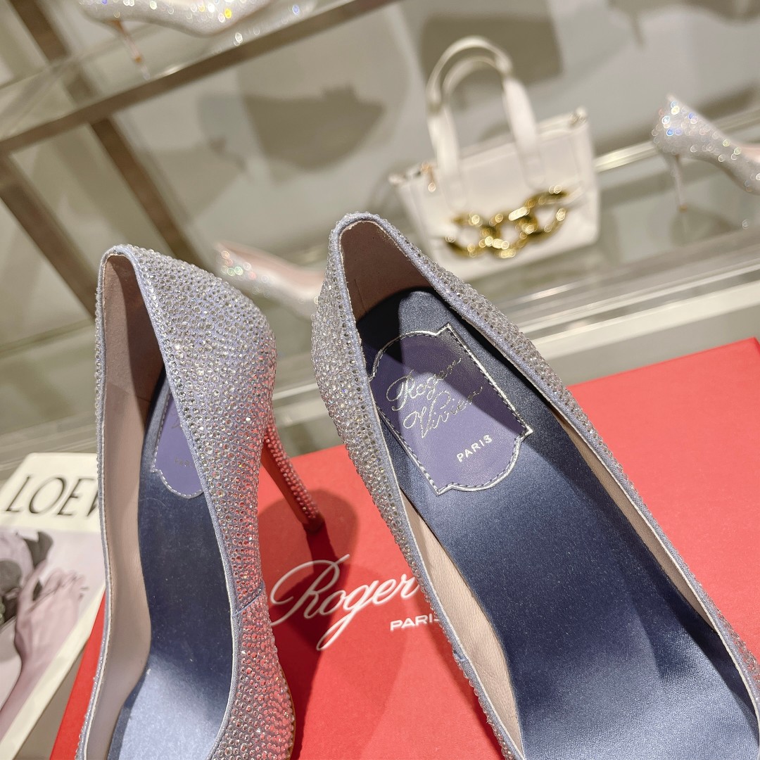 Roger Vivier: Empowering Women Through Glamorous Footwear - 图片 9